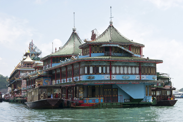 Floating restaurants are a popular fad