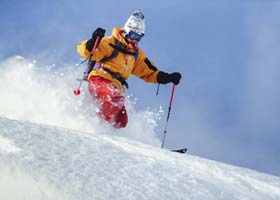 Visit from Nov–Apr to enjoy winter sports