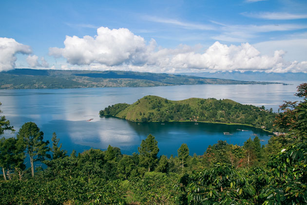 Enchant yourself at Lake Toba in North Sumatra