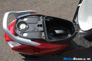 comparing_scooters_and_bikes_storage
